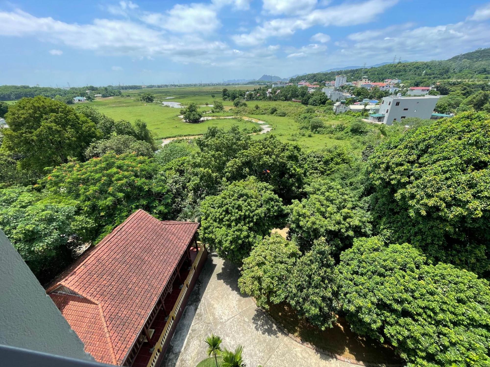 Thien Binh Hotel Hòa Bình エクステリア 写真