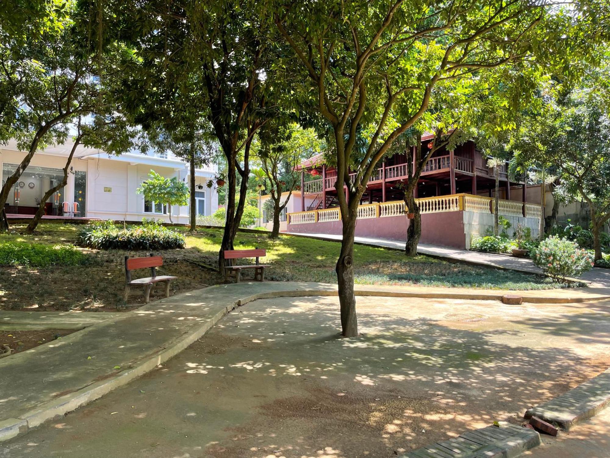 Thien Binh Hotel Hòa Bình エクステリア 写真